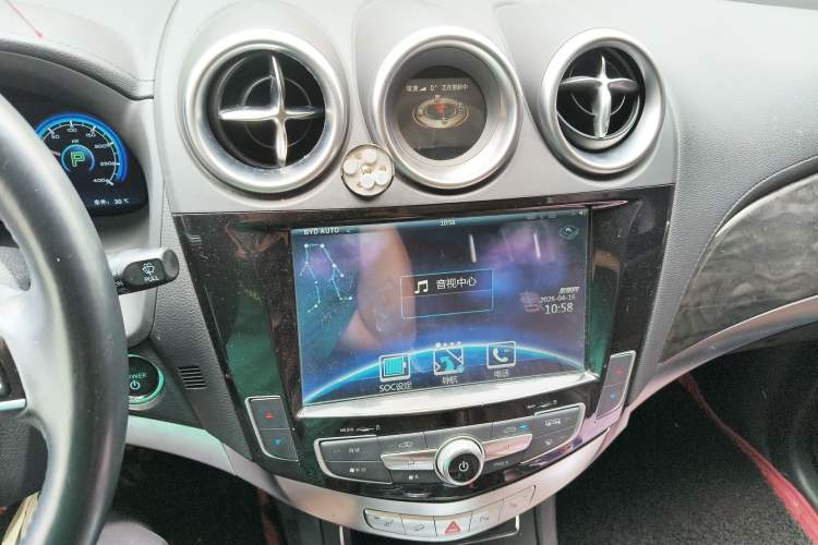 Used BYD Tang New Energy 2015 2.0T Four-Wheel-Drive Flagship Model
