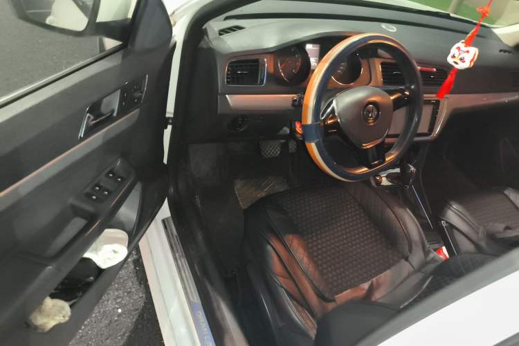 Used Volkswagen Gran Lavida 2015 1.6L Automatic Comfort Edition Driver Seat