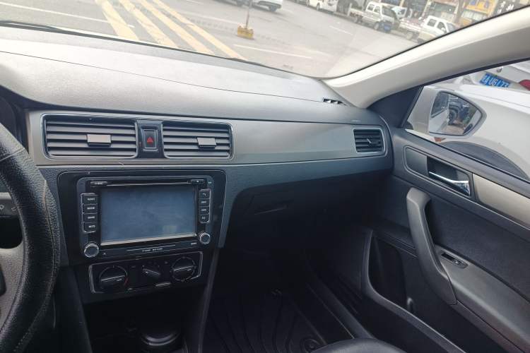 Used Volkswagen Santana 2013 1.4L Manual Comfort Edition