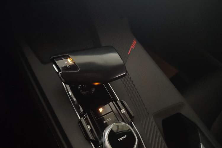 Used CHANGAN OSHAN Z6 2022 Blue Whale 1.5T DCT Smart Navigation Model
