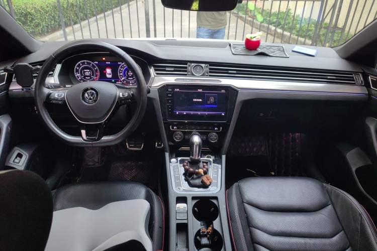 Used Volkswagen FAW-Volkswagen CC 2019 380TSI Yeyan Edition China VI Standard Center Console