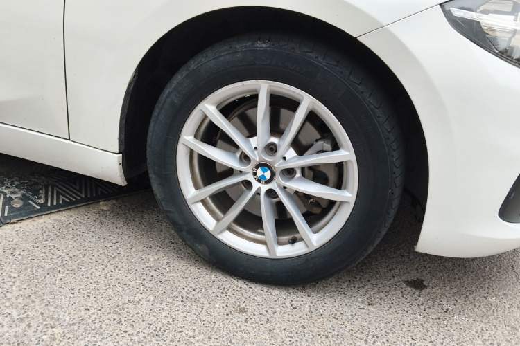 Used BMW 1 Series 2017 118i Fashion Model Right Front Wheel Hub