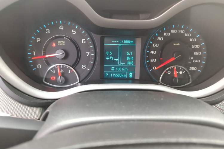 Used Chevrolet Malibu 2016 1.6T Automatic Comfort Edition Odometer Close Up