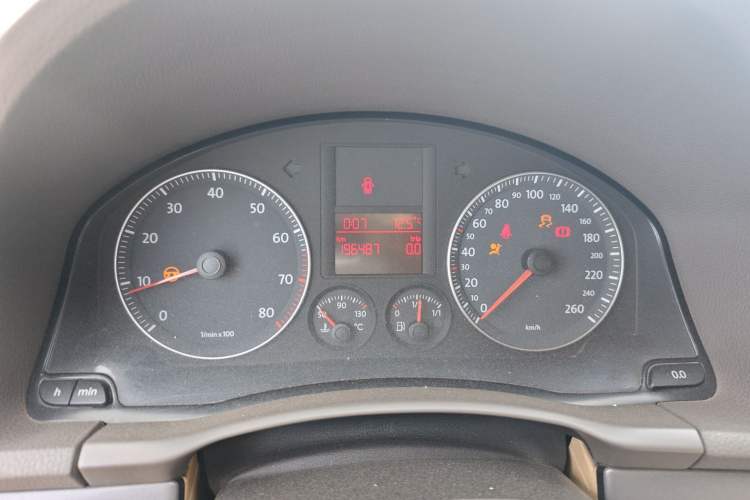 Used Volkswagen Sagitar 2006 1.6L Manual Fashion Model Instrument Cluster