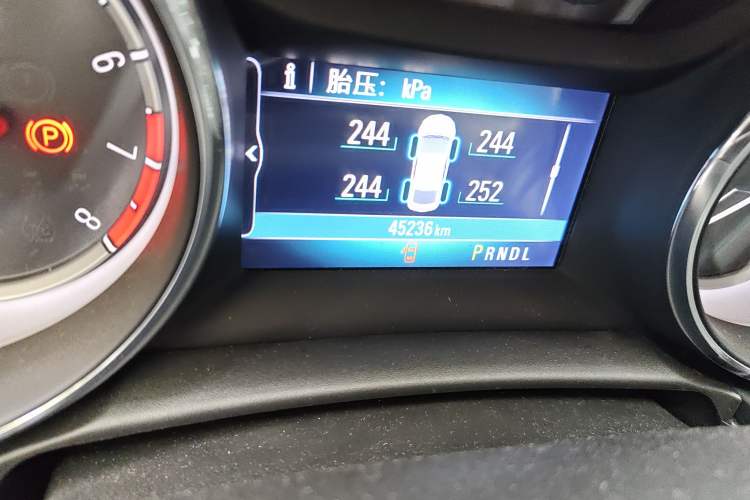 Used Buick Verano 2018 Sedan 20T Dual-Clutch Luxury Model
