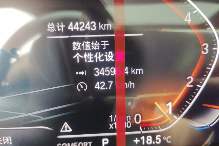 Used BMW 5 Series 2022 Second Facelift 530Li Luxury Version M Sport Package Odometer Close Up