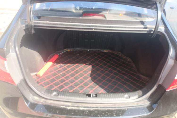 Used Hyundai Celesta 2015 1.6L Automatic Comfort Model Trunk