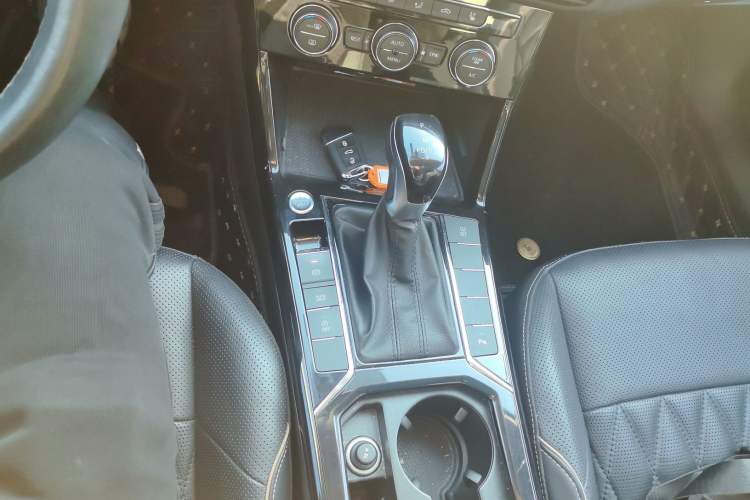 Used Volkswagen Passat 2019 330TSI Luxury Edition China VI Standard