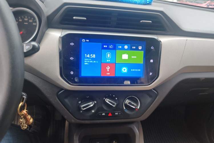 Used Wuling Hongguang 2019 1.5L S Comfort Edition China VI LAR Audio And AC Panel