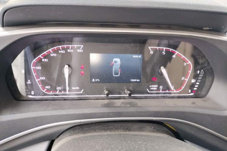 Used SAIC MAXUS Xintu V80 2024 Aotuntong 6MT Short-Wheelbase Ultra-Low Roof 127 Ps 5/6 Seats