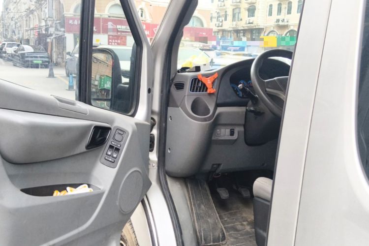 Used Foton Toano 2019 2.5T E7 (5.6 meters) 6-seater 4J25TC3