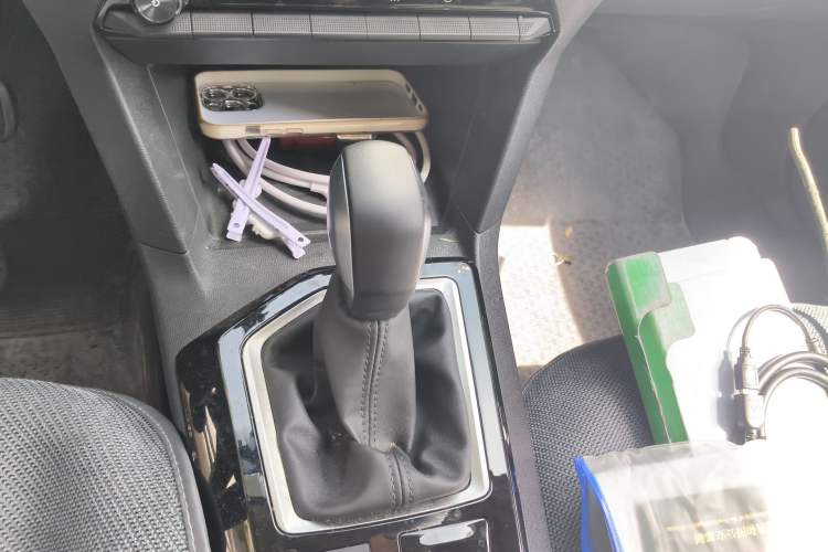 Used Peugeot 408 2024 360THP "Da Da" Model – Latou Edition Gear Lever