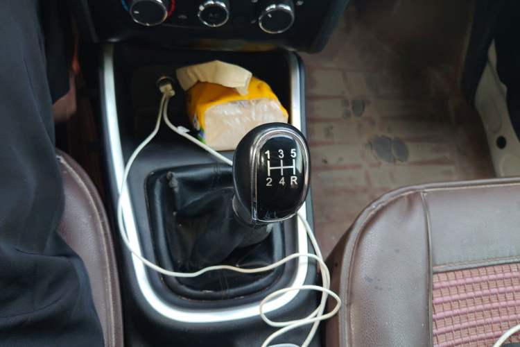 Used Jinbei Gold Hiace 2023 1.5L Passenger Vehicle Engineering Lion 5/6/7 Seater Gear Lever