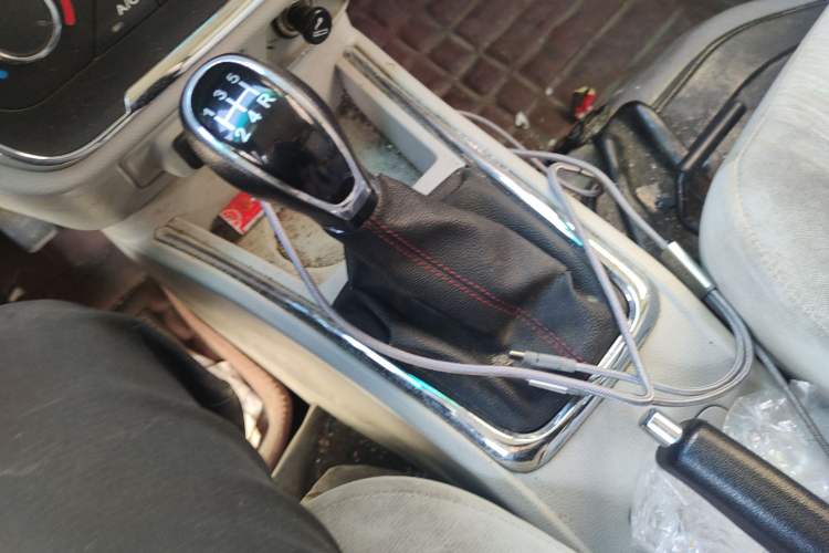 Used Jinbei New Hiace S 2021 1.5L Wealth Central Air-Conditioned Van China VI Standard SWC15M