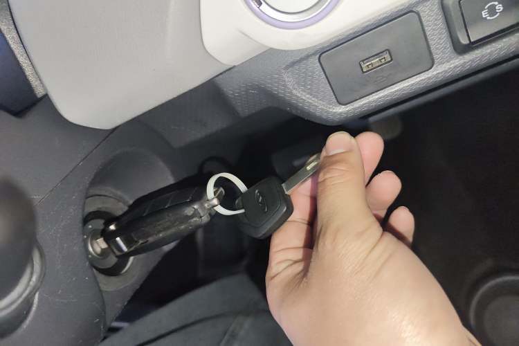 Used Chery QQ Ice Cream 2022 170km Sundae Phosphate Lithium-Ion Interior 1