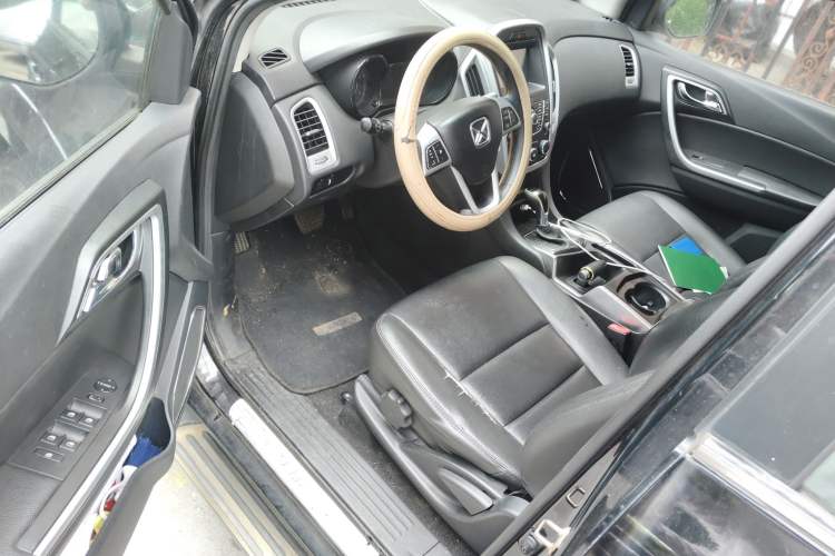 Used JMC Yusheng S350 2013 2.4T Automatic 2WD Diesel Luxury Edition 5 Seats
