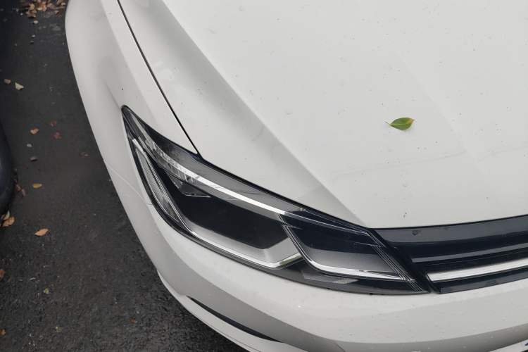 Used Volkswagen Lamando 2017 230TSI DSG Fashion Edition Right Front Headlight