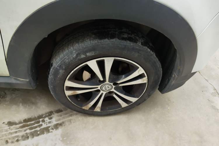 Used BAIC New Energy EC 2017 EC180 Dynamic Edition Right Front Wheel Hub