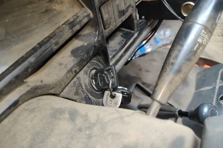 Used Jinbei Hiace 2011 2.0L 5th Generation Power King Comfort Version 4G20D4B Vehicle Key