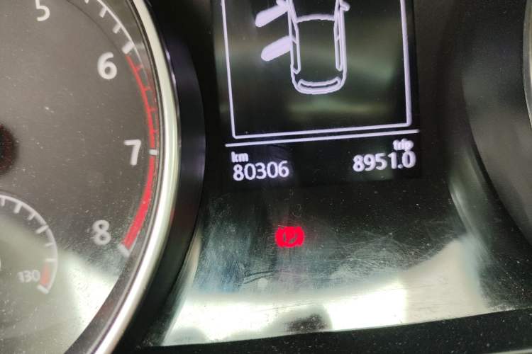 Used Volkswagen Golf 2014 1.4TSI Automatic Luxury Model Odometer Close Up