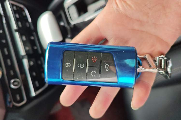 Used GAC Trumpchi GS8 2017 320T Two-Wheel Drive Luxury Smart Connectivity Version (7 Seats) Vehicle Key