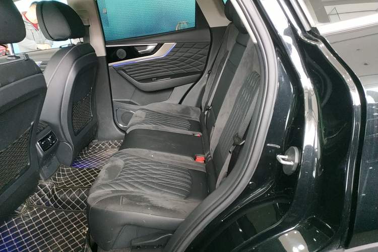 Used Hongqi HS5 2022 Facelifted Version 2.0T Smart Connect Flagship All-Wheel-Drive Edition