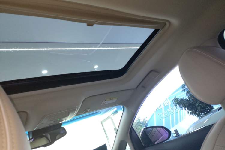 Used Buick GL8 2023 Facelifted Land Cruiser Executive Luxury Version
