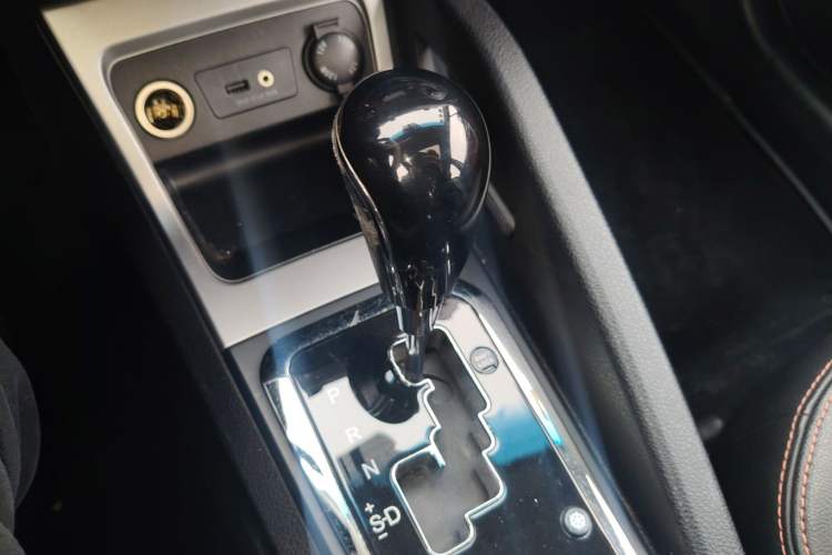 Used JAC Group Refine S3 2014 1.5L CVT Luxury Smart Model Gear Lever