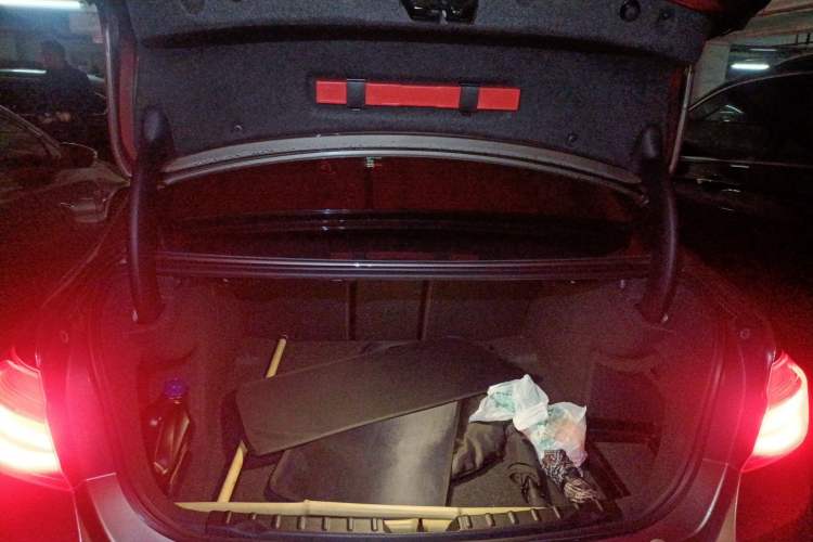 Used BMW 3 Series 2018 320Li Fashion Model Trunk