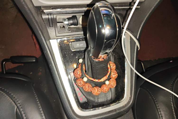 Used Volkswagen Gran Lavida 2013 1.6L Automatic Comfort Model Gear Lever