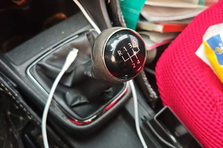 Used Volkswagen Jetta 2015 Zhuihui Edition 1.6L Manual Comfort Model Gear Lever