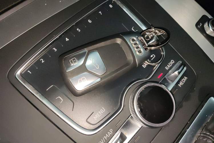 Used Audi Q5L 2020 Updated 40 TFSI Prestige Fashion Edition Vehicle Key