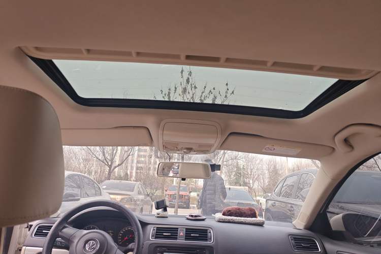 Used Volkswagen Sagitar 2015 1.6L Automatic Comfort Model
