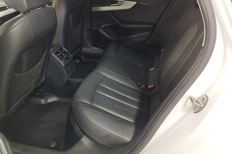 Used Audi A4L 2019 40 TFSI Fashion Edition China VI Emission Standard Left Rear Seat