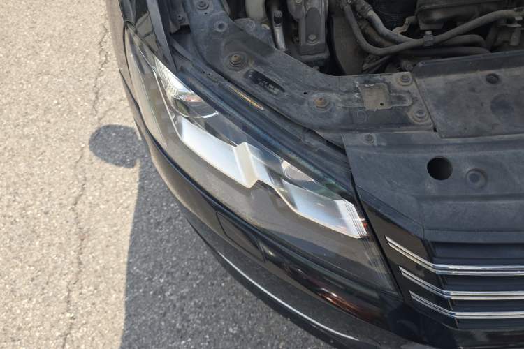 Used Volkswagen Passat 2011 1.8TSI DSG Prestige Edition Right Front Headlight