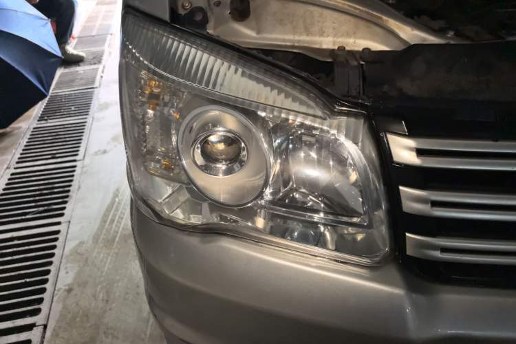 Used FORTHING Lingzhi 2018 M3 1.5L 5-Seat Base Model Right Front Headlight