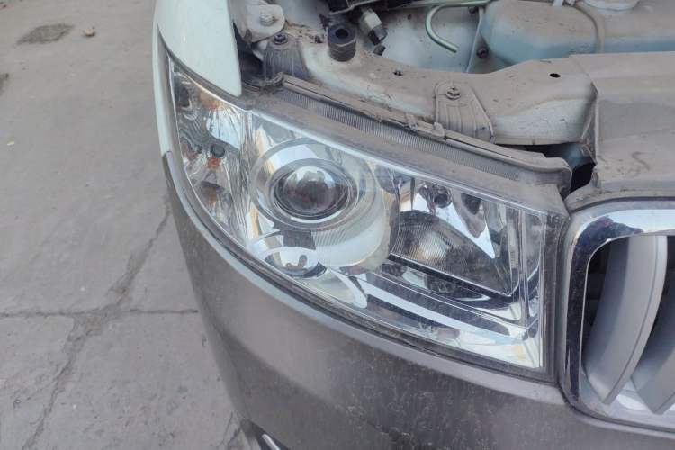 Used Jinbei Hiace X30 2021 1.5L Business-Grade Central Air-Conditioned Van China VI Emission Standard Model SWC15M Right Front Headlight