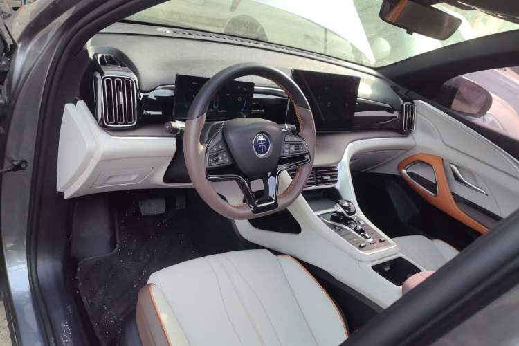 Used BYD Song Pro New Energy 2022 DM-i 110km Flagship Model Center Console