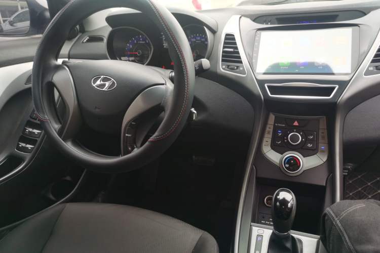 Used Hyundai Elantra (5th Generation / Langdong) 2016 1.6L Automatic Smart Version