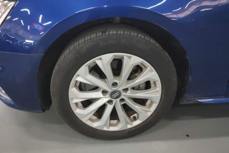 Used Audi A4L 2019 40 TFSI Ambition China VI Left Front Wheel Hub