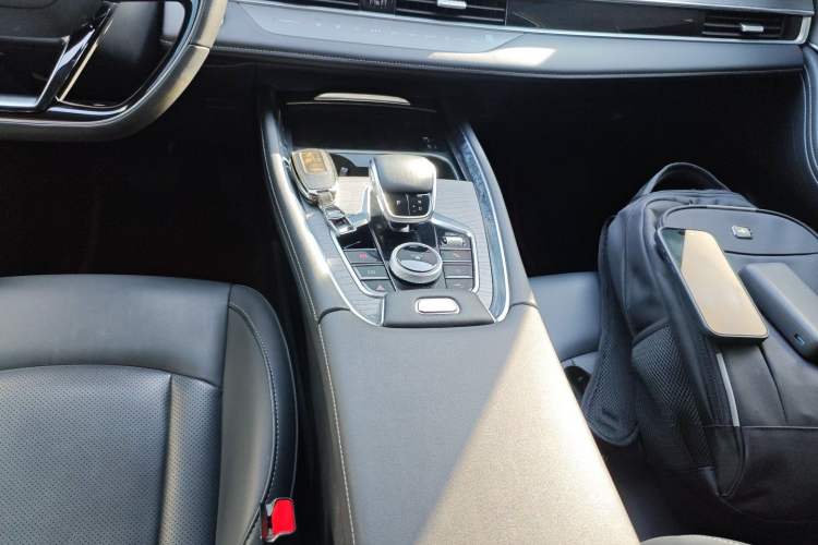 Used Chery Tiggo 8 PRO 2024 Champion Edition 290T Two-Wheel Drive Shining Version 5 Seats Gear Lever