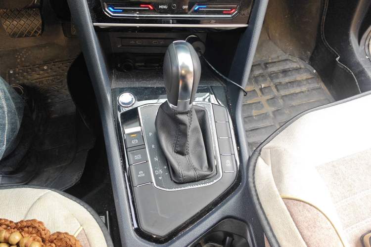 Used Volkswagen Tharu 2023 300TSI Two-Wheel-Drive Full Moon Edition Gear Lever