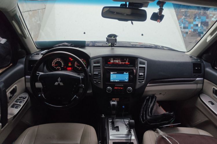 Used Mitsubishi Pajero  Center Console