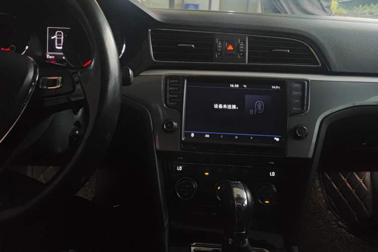 Used Volkswagen Lamando 2018 280TSI DSG Comfort Edition Audio And AC Panel