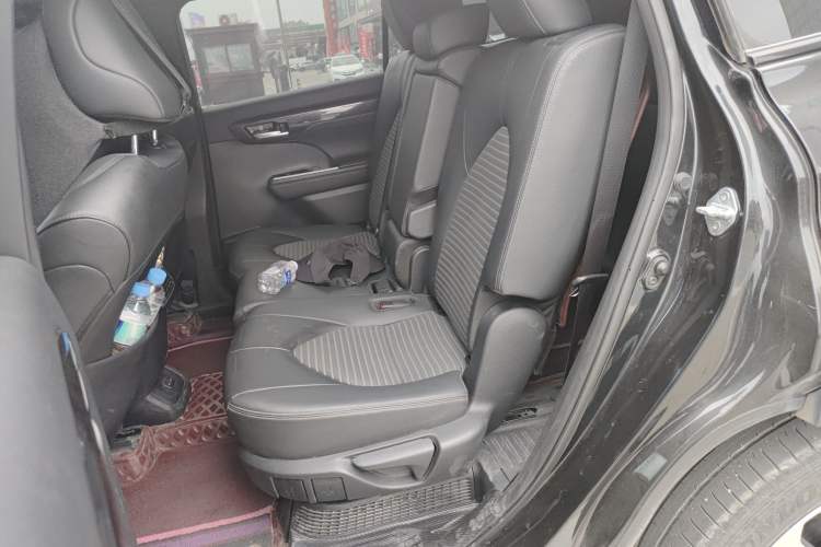 Used Toyota Crown Kluger 2021 2.5L HEV Four-Wheel Drive Luxury Edition Left Rear Seat