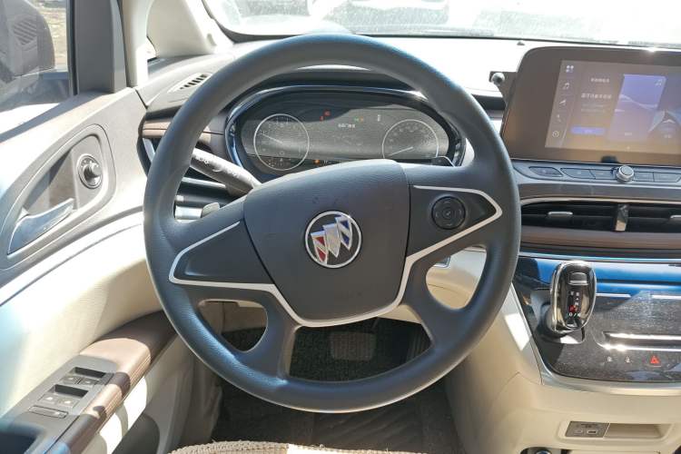 Used Buick GL8 2023 Land Executive Class Comfort Model