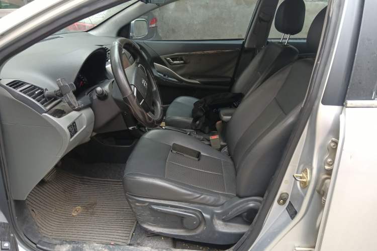 Used Zotye Z300 2014 1.6L Drive-Value Edition Automatic Elite Model Left Front Seat