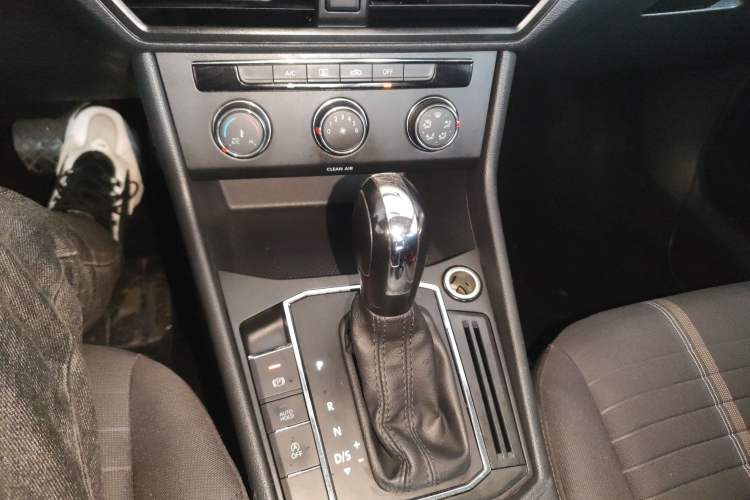 Used Volkswagen Lavida 2019 1.5L Automatic Vision Edition China VI Standard Gear Lever