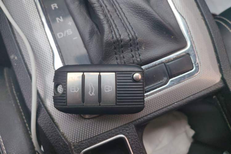 Used Roewe RX5 2019 20T Two-Wheel Drive Automatic 4G Connected Platinum Edition
