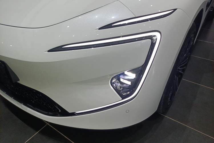 Used Avatr 12 2025 Year Updated Ultra Extended-Range Version Left Front Headlight